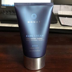 NWOB Monat curl cream